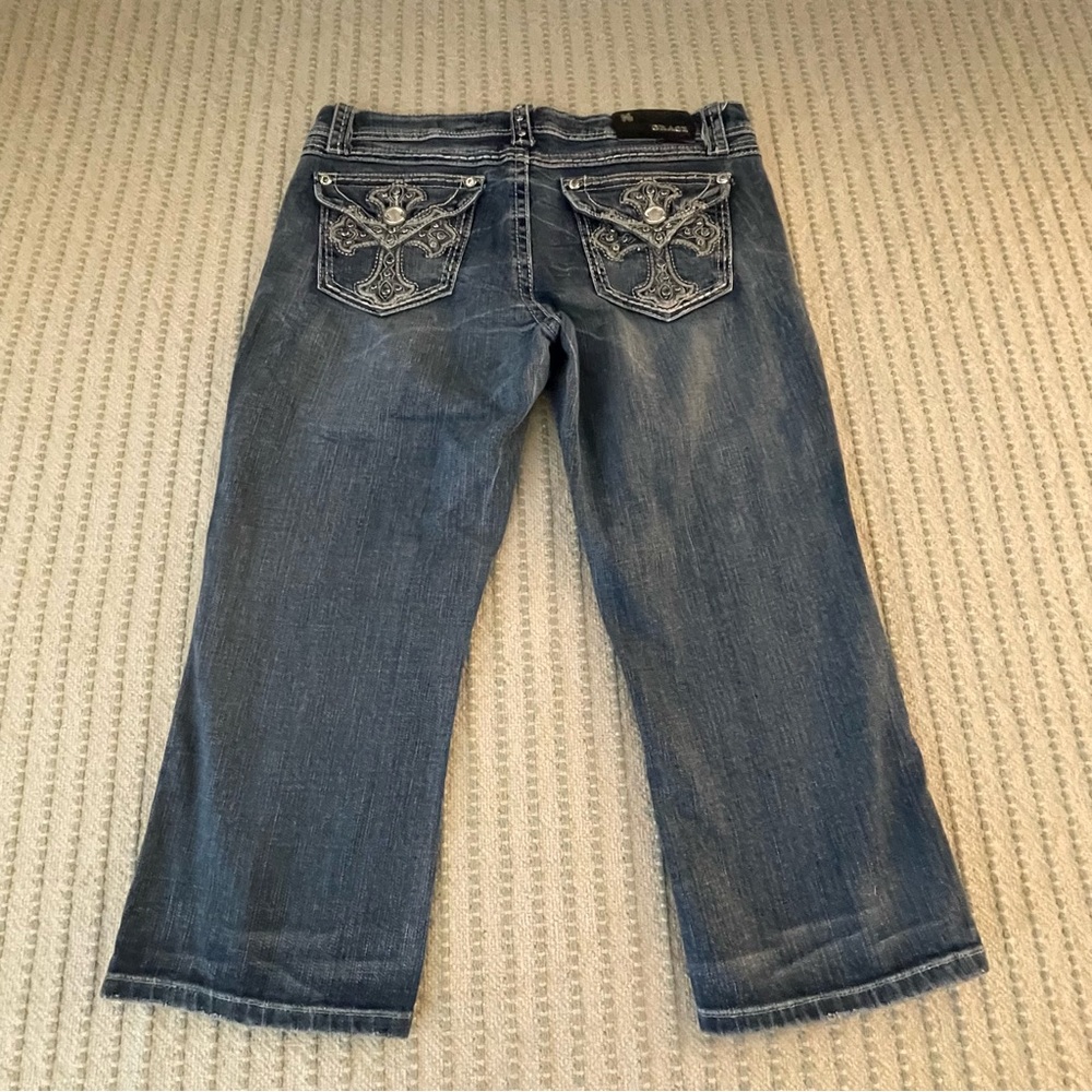 Grace in LA Blue Capris with Embroidered Pockets - Size: 11 / 29